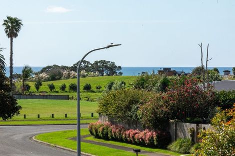 Photo of property in 10 Adela Stewart Drive West, Athenree, Katikati, 3177