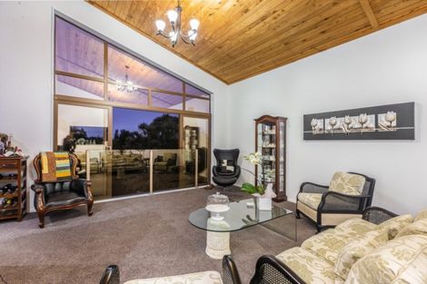 Photo of property in 215 Shaw Road, Titirangi, Auckland, 0604