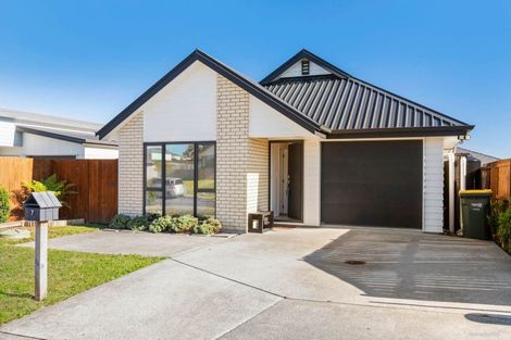 Photo of property in 7 Opouatu Avenue, Glenbrook, 2681