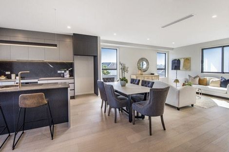 Photo of property in 16d Saltburn Road, Milford, Auckland, 0620