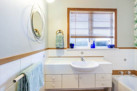 Photo of property in 16 Napier Terrace, Hospital Hill, Napier, 4110