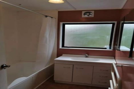 Photo of property in 18 Hueglow Rise, West Harbour, Auckland, 0618