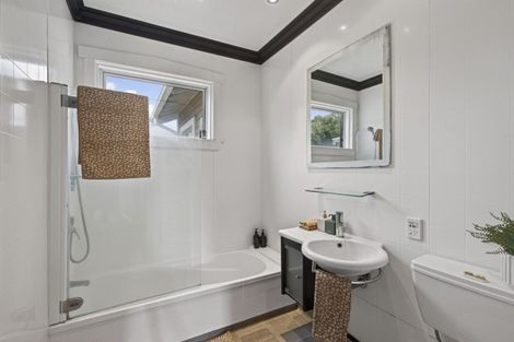 Photo of property in 14 Ngaio Street, Strandon, New Plymouth, 4312