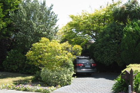 Photo of property in 3 Calbreath Place, Russley, Christchurch, 8042