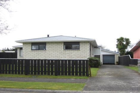 Photo of property in 8 Kowhai Street, Inglewood, 4330