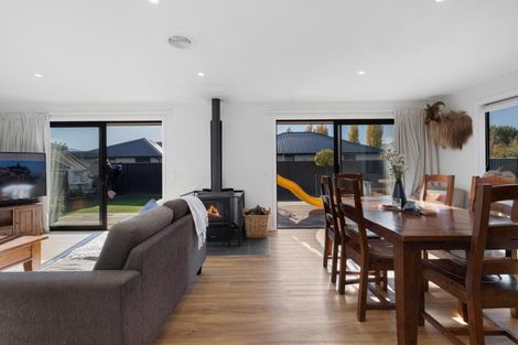 Photo of property in 32 Stratford Drive, Mount Pisa, Cromwell, 9383