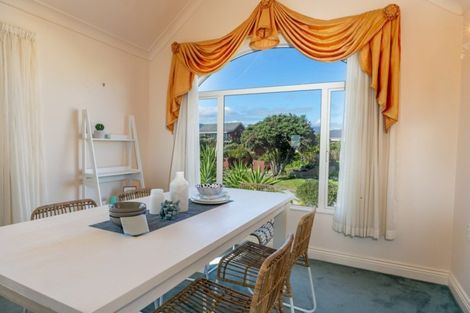 Photo of property in 22 Ara Kuaka, Waikanae Beach, Waikanae, 5036