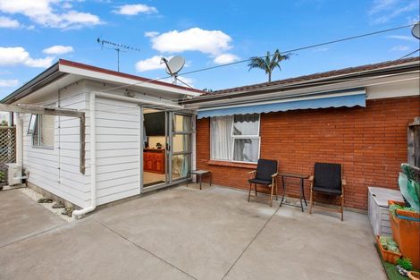 Photo of property in 20 Edgewater Grove, Orewa, 0931