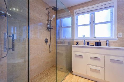 Photo of property in 125 Mount Smart Road, Onehunga, Auckland, 1061