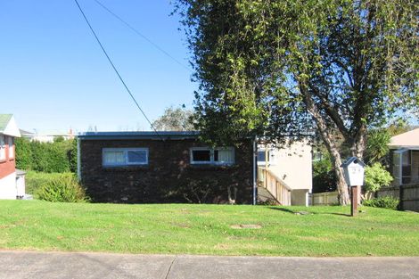 Photo of property in 23 Castaing Crescent, Te Atatu South, Auckland, 0610