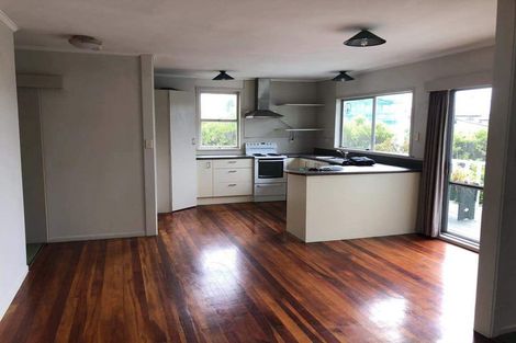 Photo of property in 208 Sunnynook Road, Totara Vale, Auckland, 0627