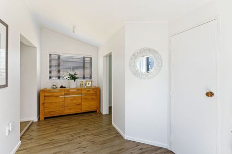 Photo of property in 29 Eruini Street, Waikanae Beach, Waikanae, 5036