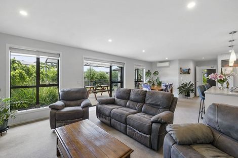 Photo of property in 14 Te Arakete Place, Hurworth, New Plymouth, 4310