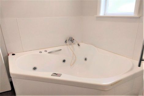 Photo of property in 103 Miramar North Road, Miramar, Wellington, 6022