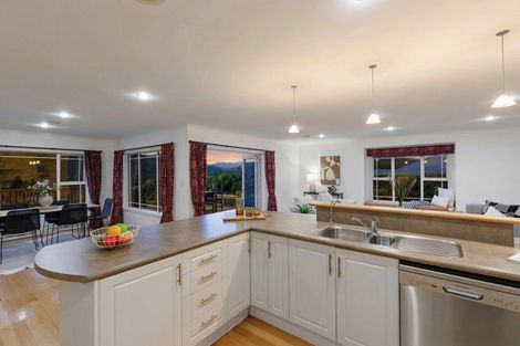 Photo of property in 85 Emerald Hill Drive, Birchville, Upper Hutt, 5018