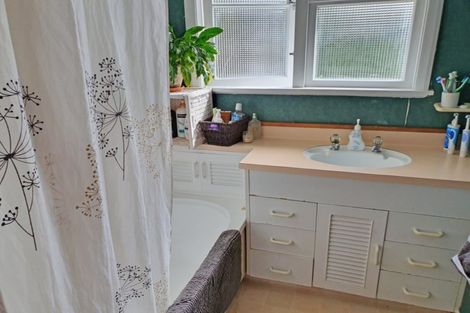 Photo of property in 17 Ilford Place, Awapuni, Palmerston North, 4412