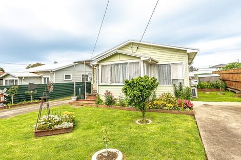 Photo of property in 143 Cornfoot Street, Castlecliff, Whanganui, 4501