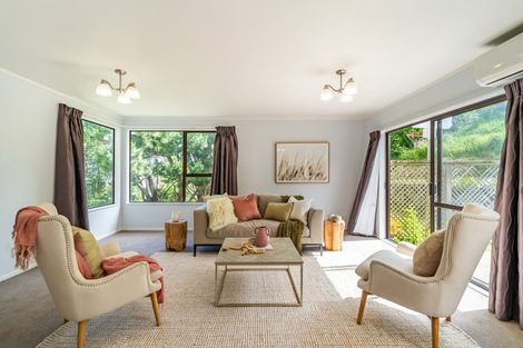 Photo of property in 14 Cullen Place, Tawa, Wellington, 5028