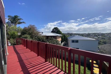 Photo of property in 1/76 Target Road, Totara Vale, Auckland, 0629