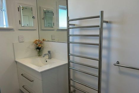 Photo of property in 18 Saulbrey Grove, Woburn, Lower Hutt, 5010