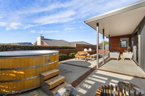 Photo of property in 2 Percy Lane, Wanaka, 9305