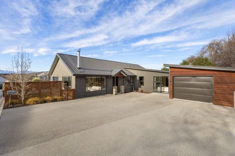 Photo of property in 2 Percy Lane, Wanaka, 9305
