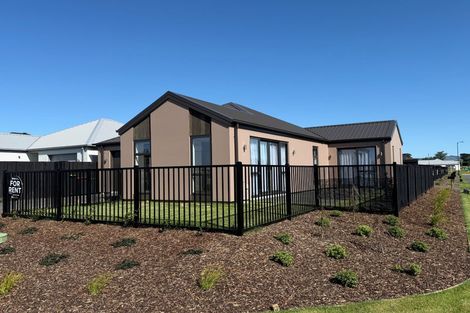 Photo of property in 2 Paradise Way, Halswell, 8025