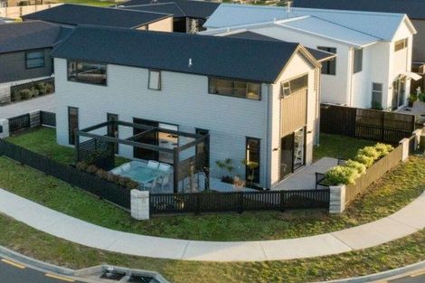Photo of property in 2 Rose Lane, Papamoa, 3118