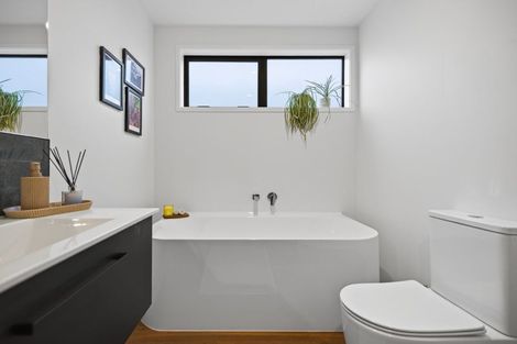 Photo of property in 25 Friesian Close, Jacks Point, 9371