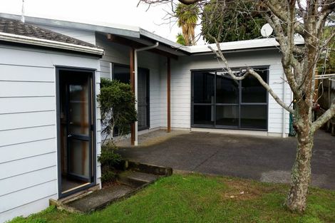 Photo of property in 73 Beechdale Crescent, Pakuranga Heights, Auckland, 2010