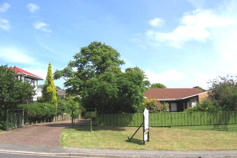 Photo of property in 14 Landsberg Way, Windsor Park, Auckland, 0632