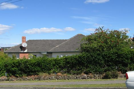 Photo of property in 16 Peter Terrace, Castor Bay, Auckland, 0620