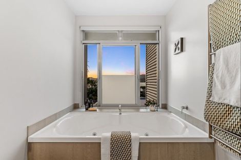 Photo of property in 16 North West Anchorage, Omaha, 0986