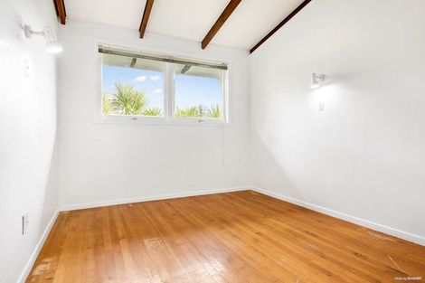 Photo of property in 28 Sunnyfield Crescent, Glenfield, Auckland, 0629