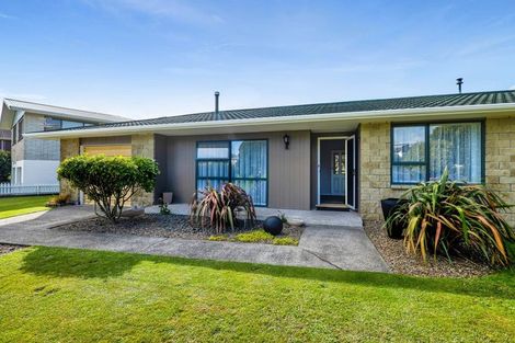 Photo of property in 2 Bronte Place, Whalers Gate, New Plymouth, 4310