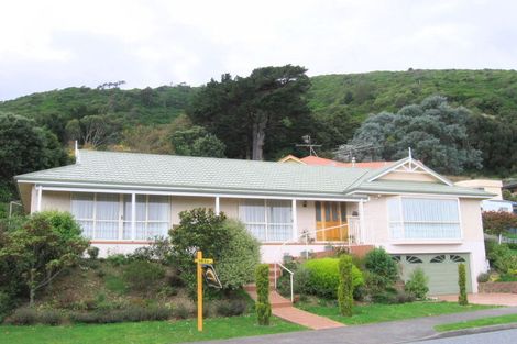 Photo of property in 71 Kakariki Grove, Waikanae, 5036