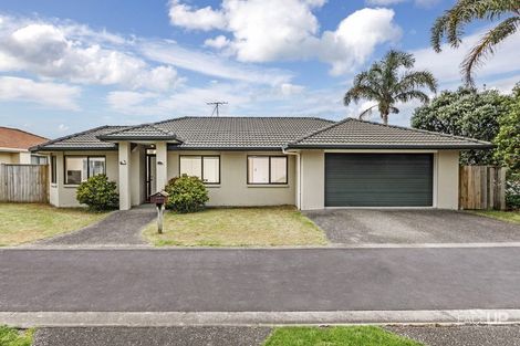 Photo of property in 6g Clearwater Cove, West Harbour, Auckland, 0618