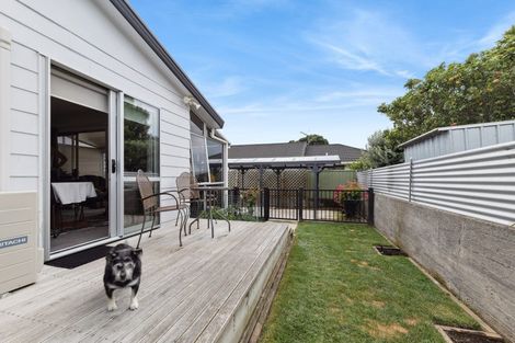 Photo of property in 2/5 Rainsford Street, Moturoa, New Plymouth, 4310