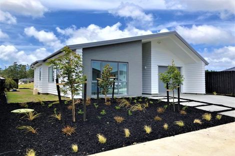 Photo of property in 39 Lumbarda Drive, Kumeu, 0810