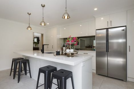 Photo of property in 5 Freedom Drive, Kelvin Grove, Palmerston North, 4414