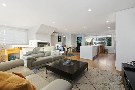 Photo of property in 2f Dodson Avenue, Milford, Auckland, 0620