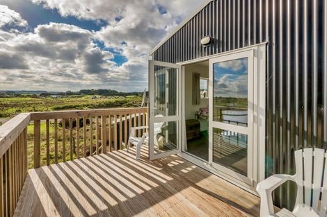 Photo of property in 111 Strathnaver Drive, Waikawa Beach, Levin, 5573