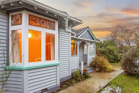 Photo of property in 18 Sandwich Road, Beckenham, Christchurch, 8023