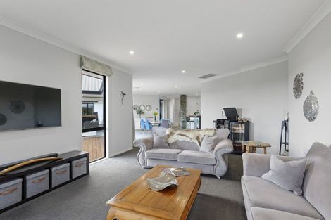 Photo of property in 29 Whitcombe Place, Darfield, 7571