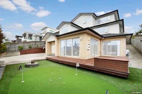 Photo of property in 17 Bintulu Place, Fairview Heights, Auckland, 0632