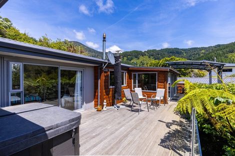 Photo of property in 19 Mccormicks Road, Whatamango Bay, Picton, 7281