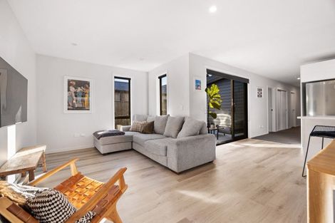 Photo of property in 19 Shepherd Road, Jacks Point, Queenstown, 9371