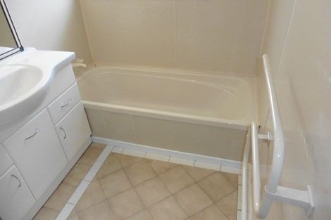 Photo of property in 39 Kirrie Avenue, Te Atatu South, Auckland, 0610