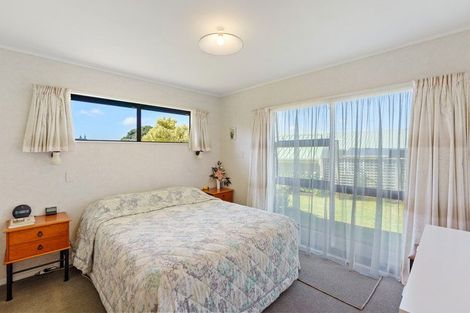 Photo of property in 8 Pio Pio Place, Waikanae Beach, Waikanae, 5036
