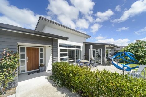 Photo of property in 3 Levi Place, Kelvin Grove, Palmerston North, 4414